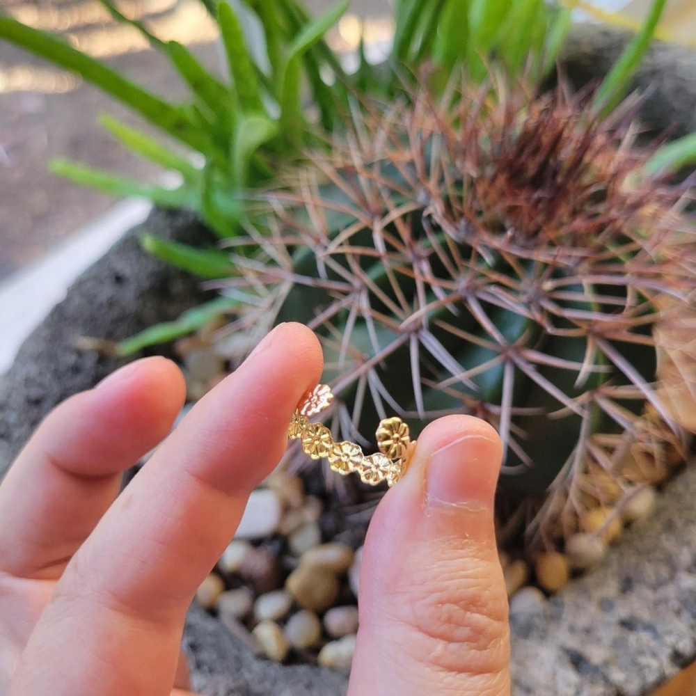 Classic Dainty Gold Flower Ring & Toe Ring - Picture 8 of 8